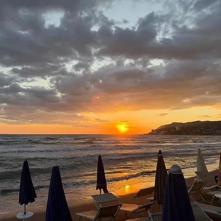 Laguna View *